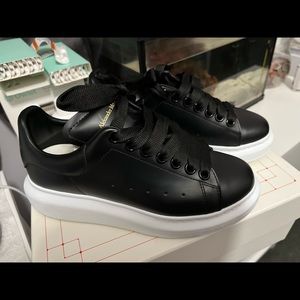 Alexander McQueen sneakers in very good condition